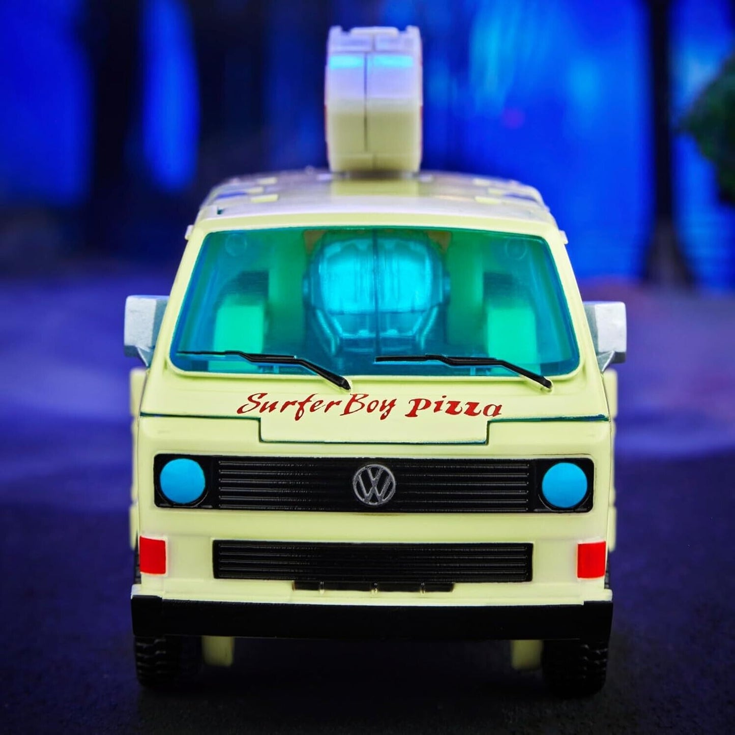 Stranger Things x Transformers Code Red Figurine + van