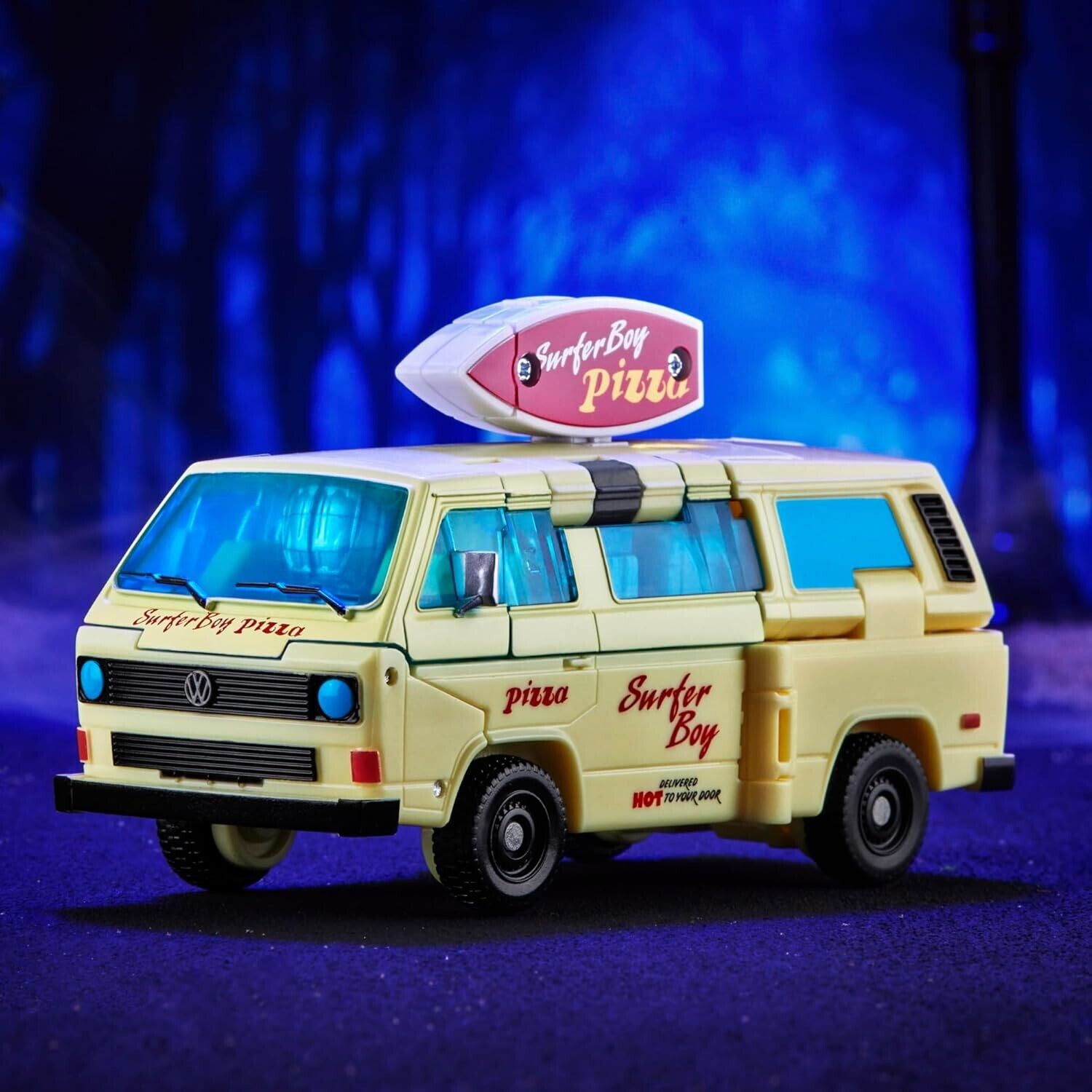 Stranger Things x Transformers Code Red Figurine + van - DM Store